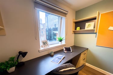 1 bed flat, Lady Lawson Street, Tollcross, Edinburgh, EH39DH - Image 3